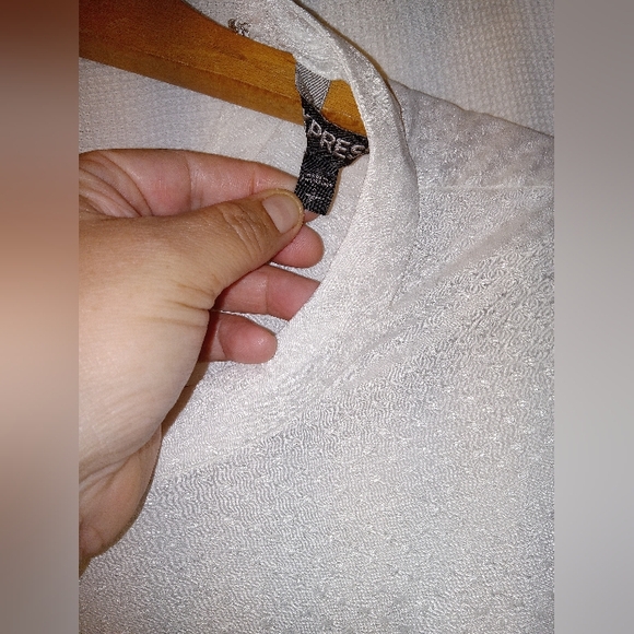 EXPRESS - Picture 2 of 3